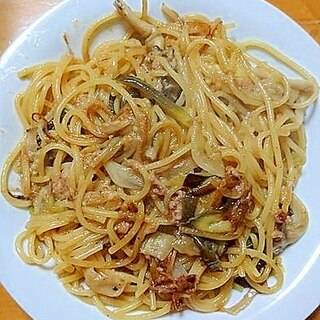 ツナとヒラタケとナスと玉ねぎのモッツァレラパスタ